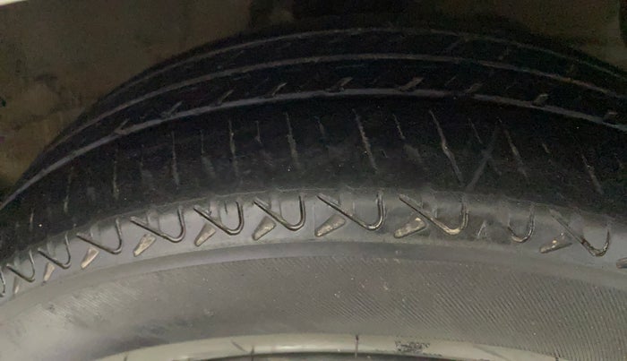 2013 Hyundai Grand i10 SPORTZ 1.2 KAPPA VTVT, Petrol, Manual, 28,268 km, Right Front Tyre Tread