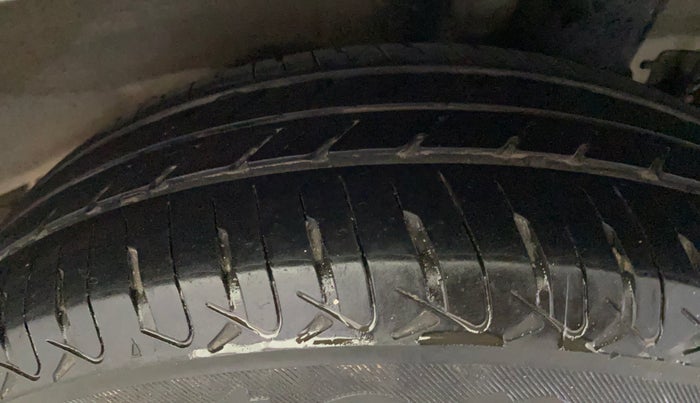 2013 Hyundai Grand i10 SPORTZ 1.2 KAPPA VTVT, Petrol, Manual, 28,268 km, Left Rear Tyre Tread