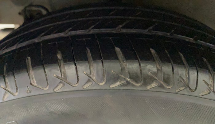 2013 Hyundai Grand i10 SPORTZ 1.2 KAPPA VTVT, Petrol, Manual, 28,268 km, Right Rear Tyre Tread