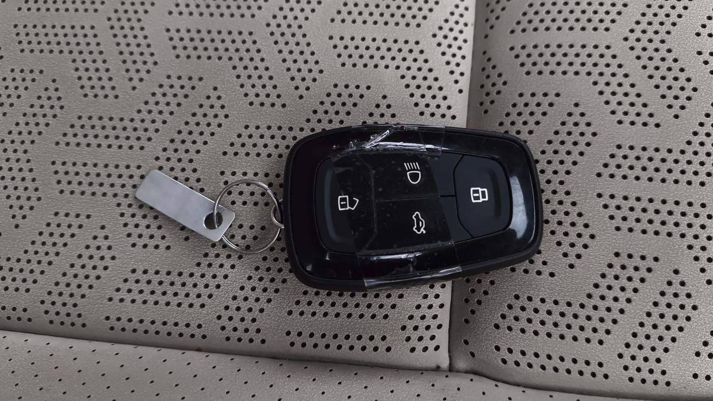 2023 Tata Safari XZA PLUS O 6STR, Diesel, Automatic, 33,956 km, Key Close Up