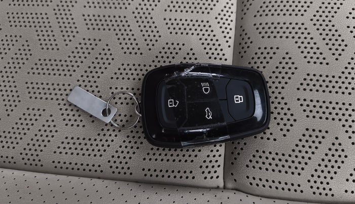 2023 Tata Safari XZA PLUS O 6STR, Diesel, Automatic, 33,899 km, Key Close Up