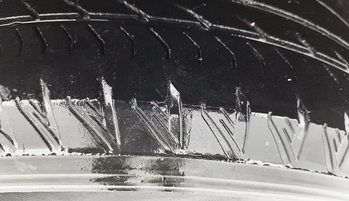 2023 Tata Safari XZA PLUS O 6STR, Diesel, Automatic, 33,899 km, Left Front Tyre Tread