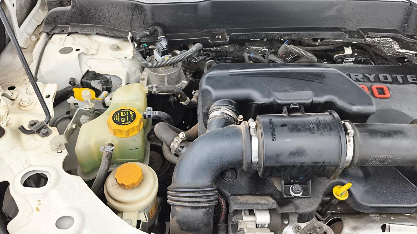 2023 Tata Safari XZA PLUS O 6STR, Diesel, Automatic, 33,956 km, Engine View - Right