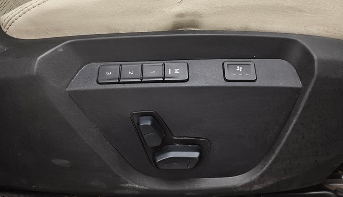 2023 Tata Safari XZA PLUS O 6STR, Diesel, Automatic, 33,899 km, Driver Side Adjustment Panel