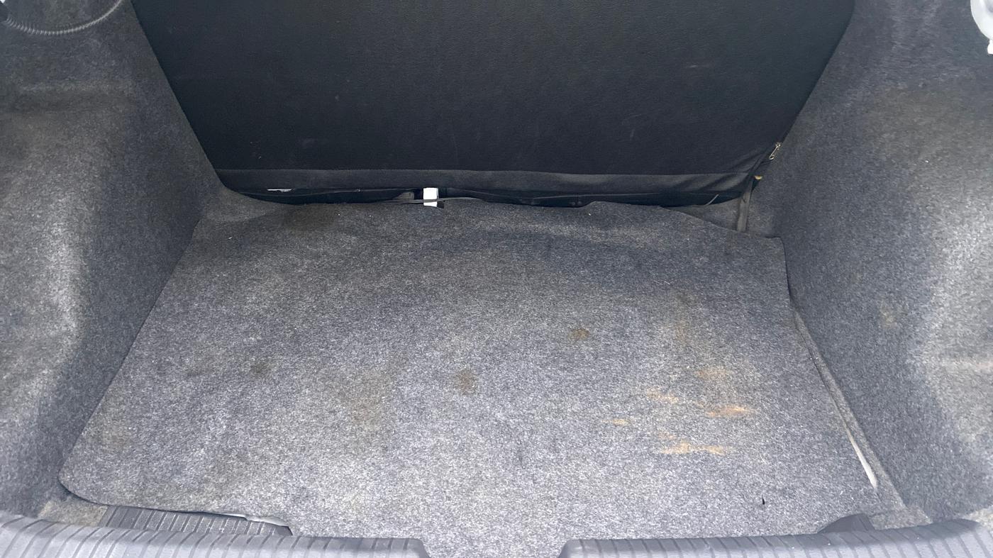 2018 Volkswagen Ameo COMFORTLINE 1.0, Petrol, Manual, 28,430 km, Boot Inside