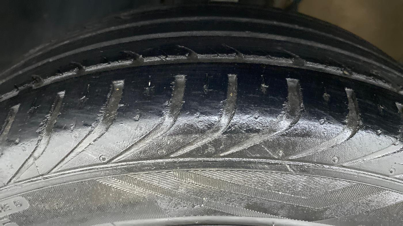 2018 Volkswagen Ameo COMFORTLINE 1.0, Petrol, Manual, 28,430 km, Left Front Tyre Tread