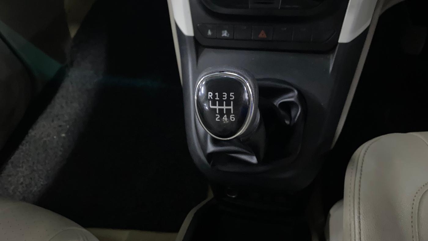 2018 Mahindra MARAZZO M8 7 STR, Diesel, Manual, 1,15,412 km, Gear Lever
