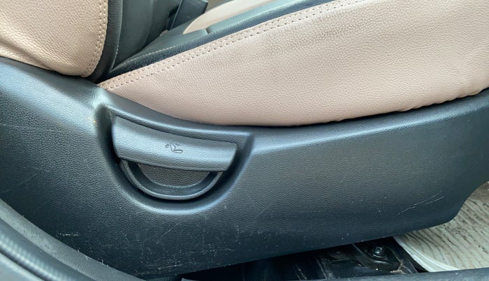 2017 Hyundai Grand i10 MAGNA 1.2 KAPPA VTVT, Petrol, Manual, 83,516 km, Driver Side Adjustment Panel