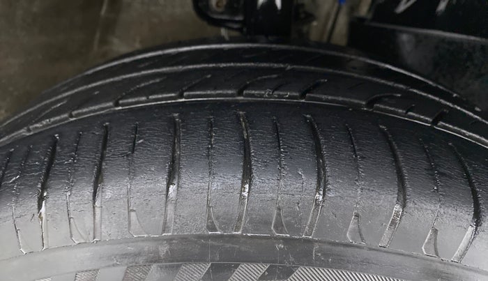 2016 Mahindra Kuv100 K6 D 5 STR, Diesel, Manual, 43,073 km, Right Front Tyre Tread