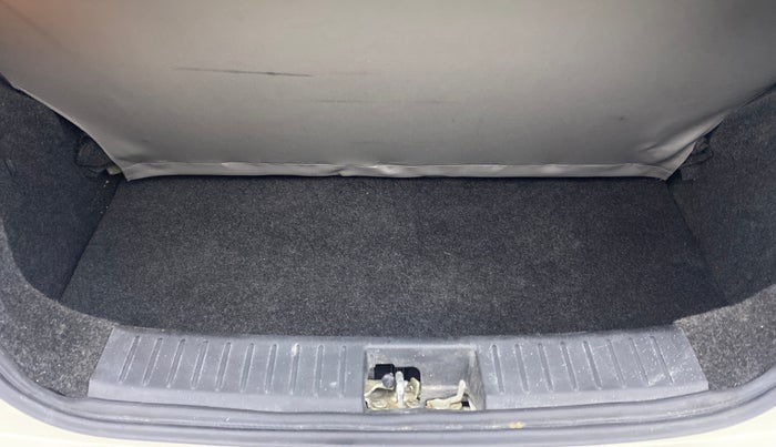 2016 Mahindra Kuv100 K6 D 5 STR, Diesel, Manual, 43,073 km, Boot Inside