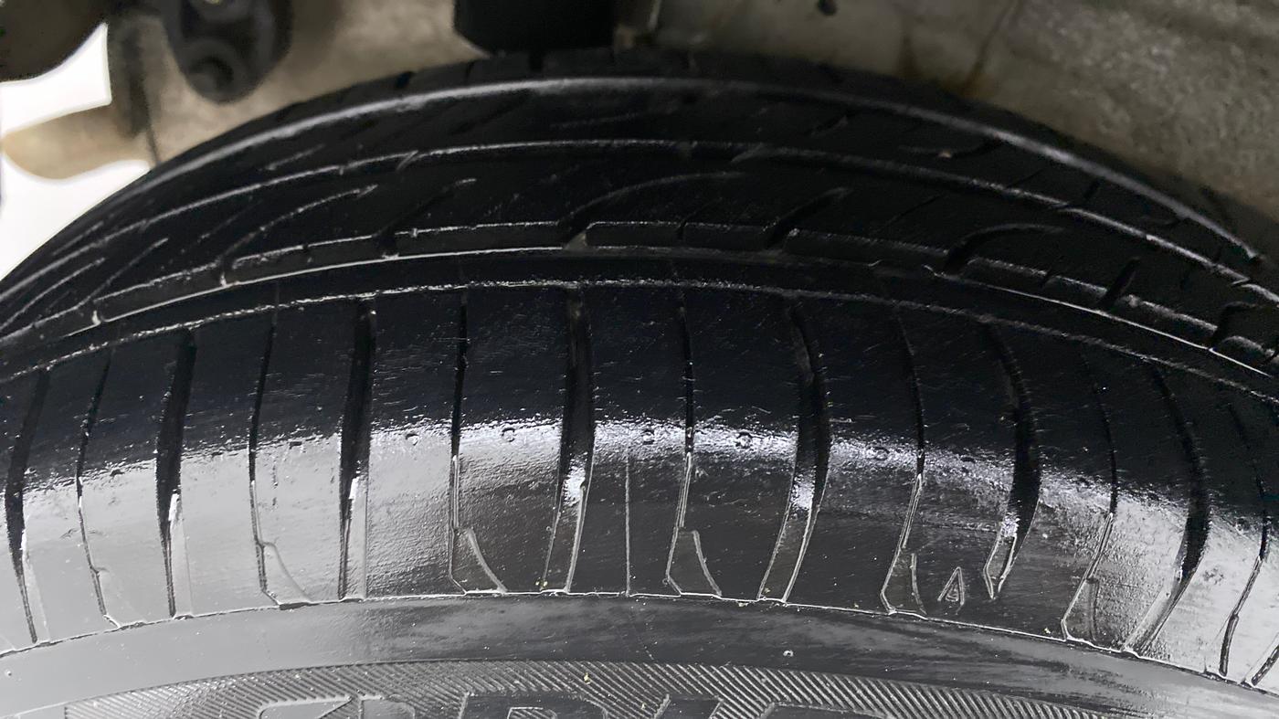 2016 Mahindra Kuv100 K6 D 5 STR, Diesel, Manual, 43,073 km, Right Rear Tyre Tread
