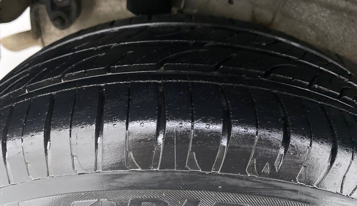 2016 Mahindra Kuv100 K6 D 5 STR, Diesel, Manual, 43,073 km, Right Rear Tyre Tread