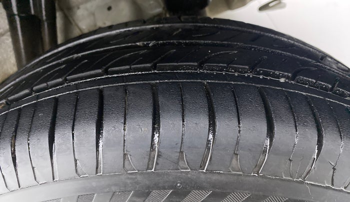 2016 Mahindra Kuv100 K6 D 5 STR, Diesel, Manual, 43,073 km, Left Rear Tyre Tread