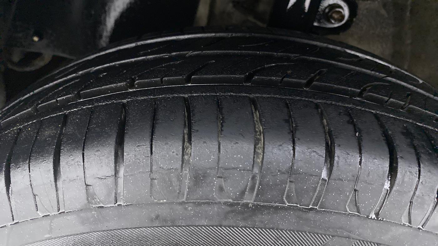 2016 Mahindra Kuv100 K6 D 5 STR, Diesel, Manual, 43,073 km, Left Front Tyre Tread