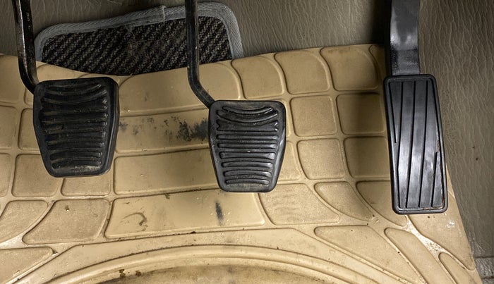 2016 Mahindra Kuv100 K6 D 5 STR, Diesel, Manual, 43,073 km, Pedals