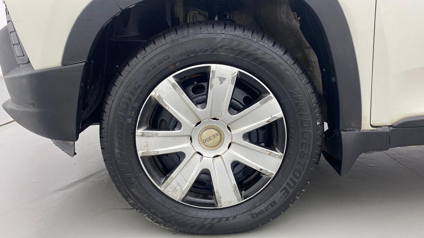 2016 Mahindra Kuv100 K6 D 5 STR, Diesel, Manual, 43,073 km, Left Front Wheel