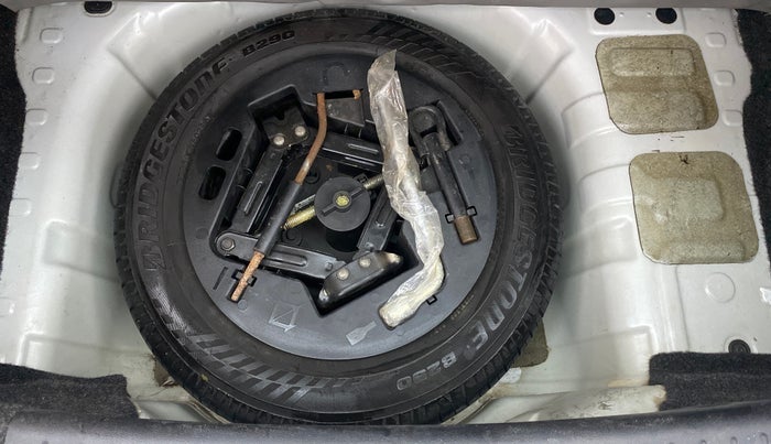 2016 Mahindra Kuv100 K6 D 5 STR, Diesel, Manual, 43,073 km, Spare Tyre