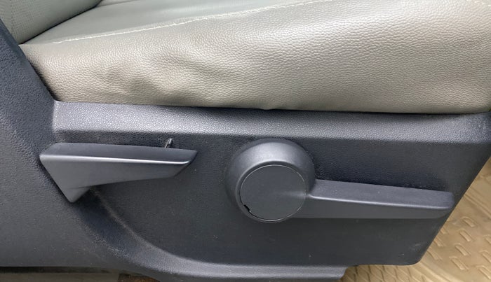 2016 Mahindra Kuv100 K6 D 5 STR, Diesel, Manual, 43,073 km, Driver Side Adjustment Panel