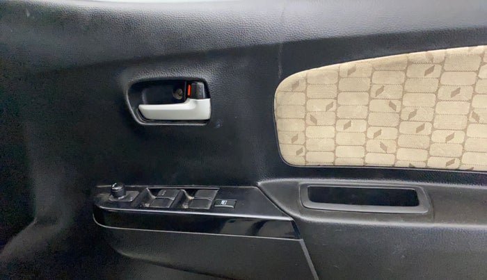 2017 Maruti Wagon R 1.0 VXI, Petrol, Manual, 39,175 km, Driver Side Door Panels Control