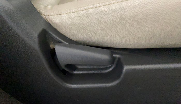 2017 Maruti Wagon R 1.0 VXI, Petrol, Manual, 39,175 km, Driver Side Adjustment Panel