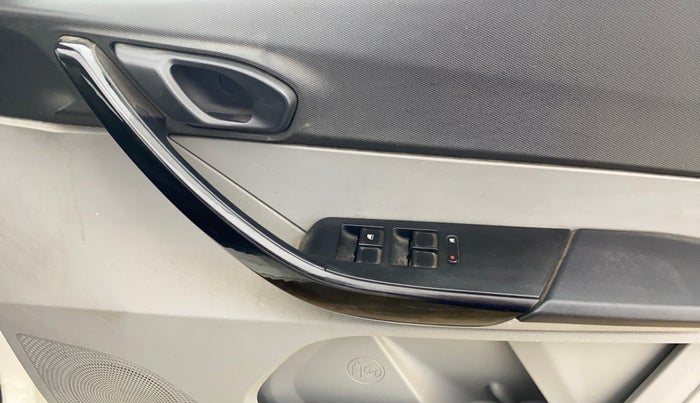 2020 Tata Tiago XT PETROL, Petrol, Manual, 64,487 km, Driver Side Door Panels Control