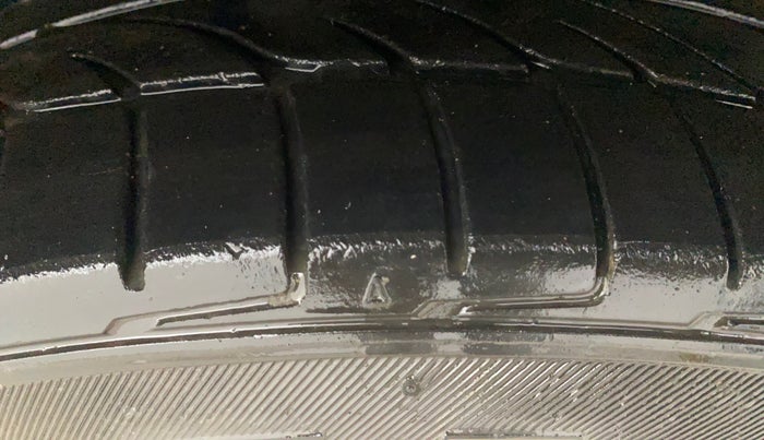 2015 Ford Ecosport TITANIUM 1.5L PETROL AT, Petrol, Automatic, 1,02,664 km, Right Front Tyre Tread