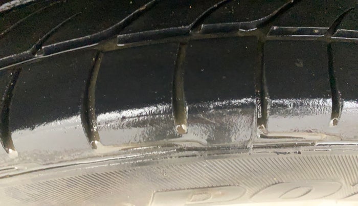 2015 Ford Ecosport TITANIUM 1.5L PETROL AT, Petrol, Automatic, 1,02,664 km, Right Rear Tyre Tread