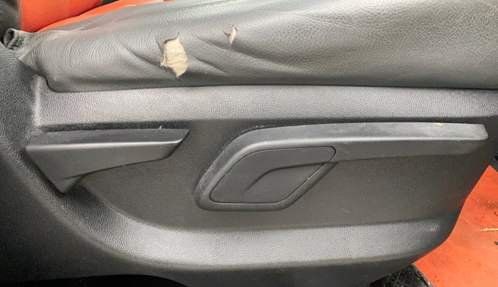 2016 Mahindra Kuv100 K8 6 STR, Petrol, Manual, 32,042 km, Driver Side Adjustment Panel