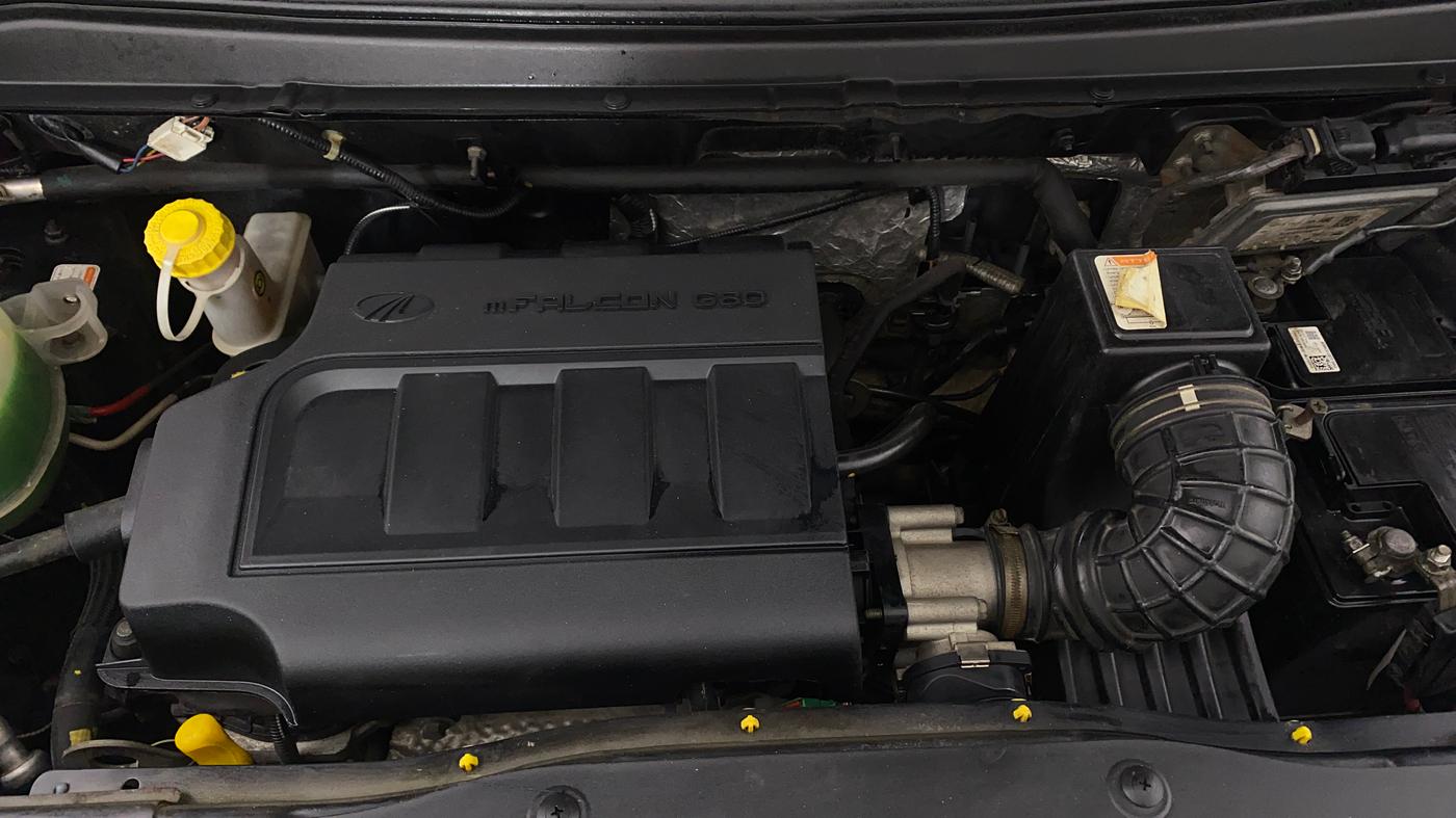 2016 Mahindra Kuv100 K8 6 STR, Petrol, Manual, 32,042 km, Engine View