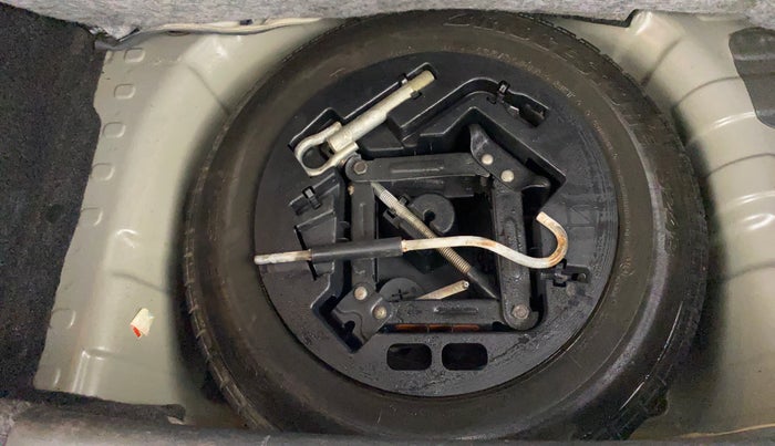 2016 Mahindra Kuv100 K8 6 STR, Petrol, Manual, 32,042 km, Spare Tyre