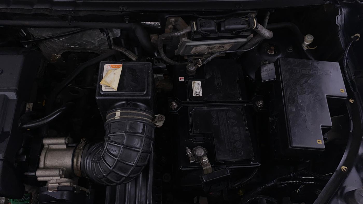 2016 Mahindra Kuv100 K8 6 STR, Petrol, Manual, 32,042 km, Engine View - Left
