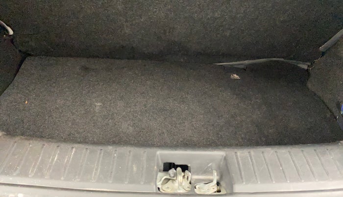 2016 Mahindra Kuv100 K8 6 STR, Petrol, Manual, 32,042 km, Boot Inside