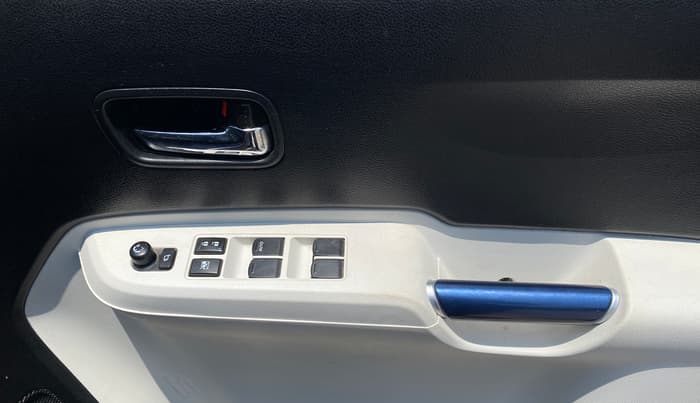 2020 Maruti IGNIS ALPHA 1.2, Petrol, Manual, 52,485 km, Driver Side Door Panels Control