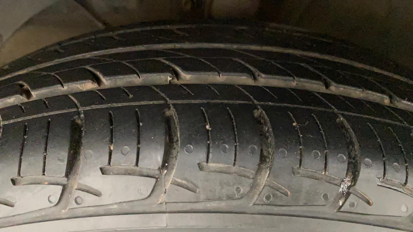 2017 Maruti Baleno DELTA CVT PETROL 1.2, Petrol, Automatic, 32,094 km, Left Front Tyre Tread