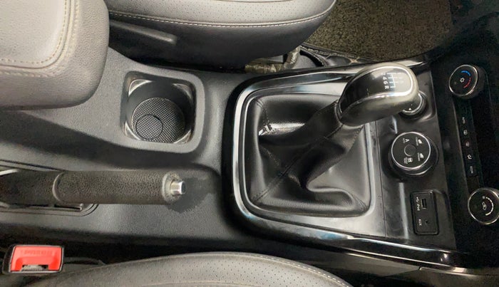 2018 Tata Hexa XT 4X2 7 STR, Diesel, Manual, 1,01,248 km, Gear Lever