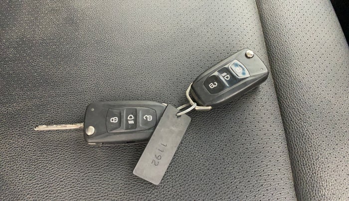 2018 Tata Hexa XT 4X2 7 STR, Diesel, Manual, 1,01,248 km, Key Close Up