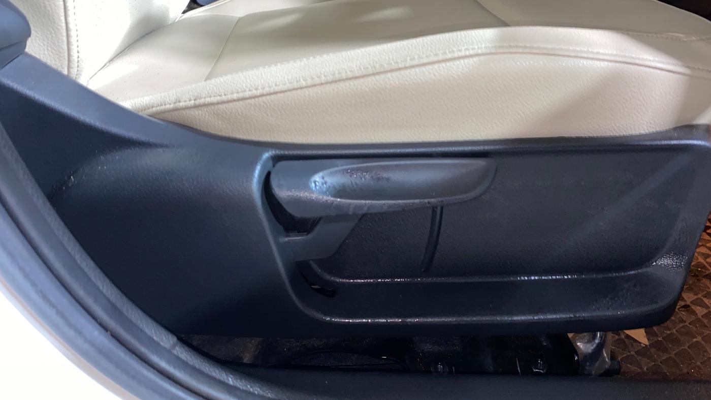 2019 Skoda Rapid STYLE 1.6 MPI AT, Petrol, Automatic, 10,242 km, Driver Side Adjustment Panel