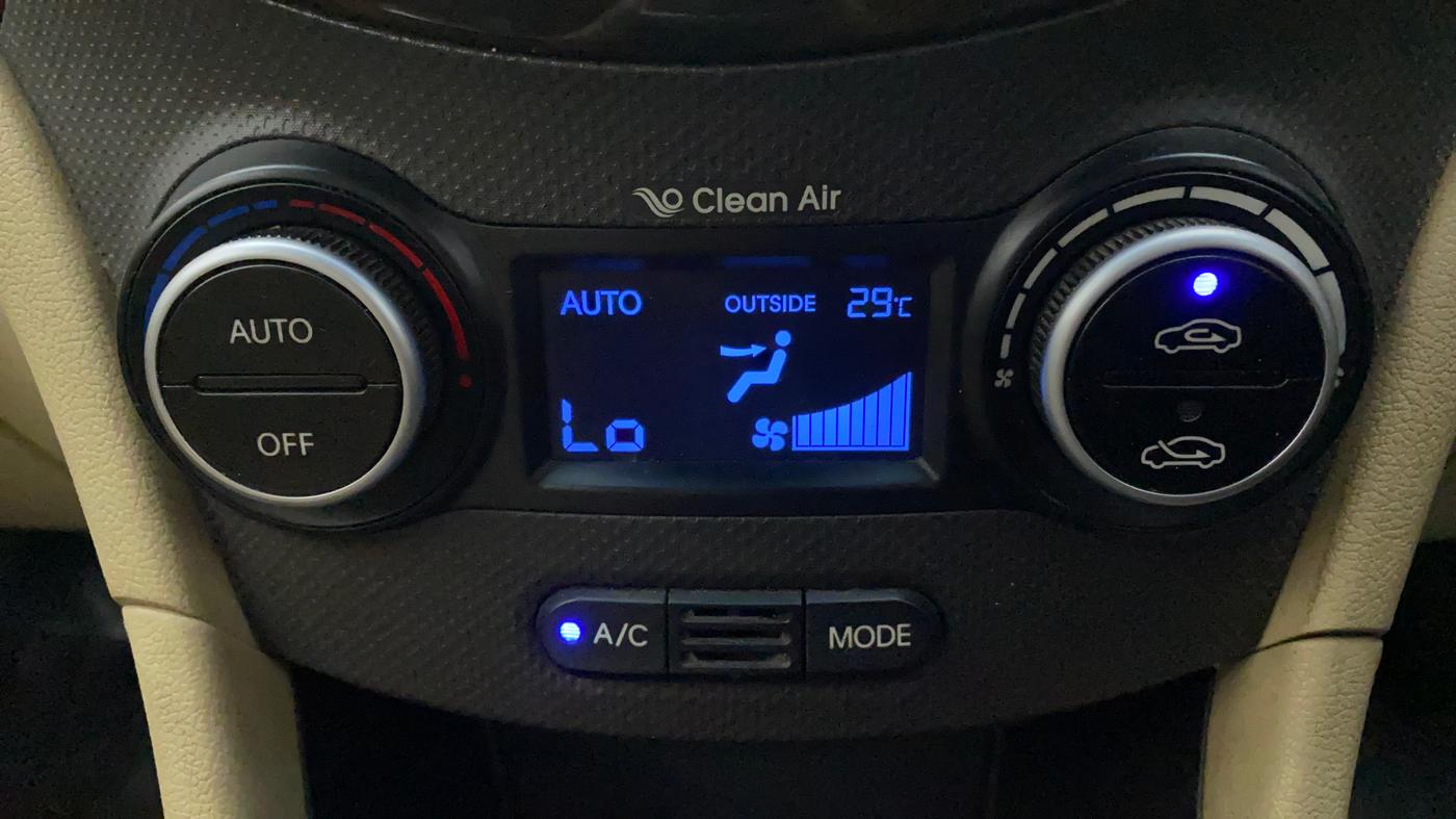 2016 Hyundai Verna FLUIDIC 4S 1.6 VTVT SX, Petrol, Manual, 50,206 km, Automatic Climate Control