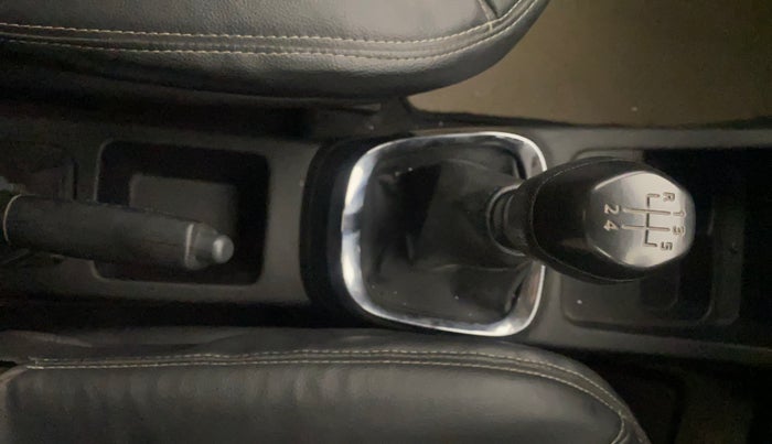 2017 Renault Kwid RXT 1.0, Petrol, Manual, 59,336 km, Gear Lever