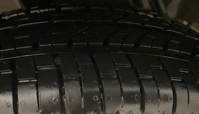 2017 Renault Kwid RXT 1.0, Petrol, Manual, 59,336 km, Right Rear Tyre Tread