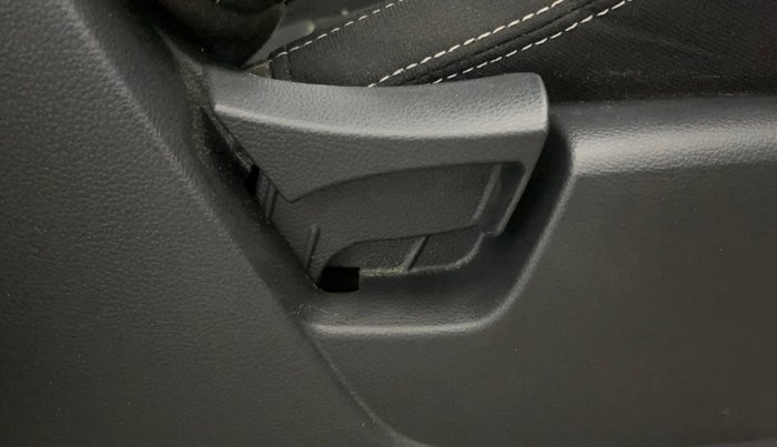 2023 Mahindra XUV300 W4 1.2 PETROL, Petrol, Manual, 35,728 km, Driver Side Adjustment Panel