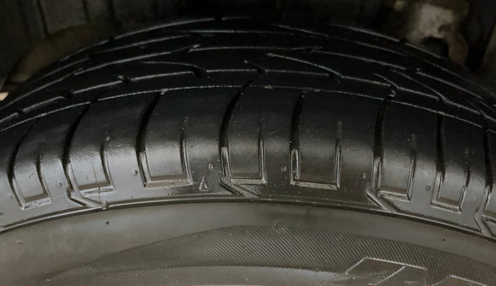 2023 Mahindra XUV300 W4 1.2 PETROL, Petrol, Manual, 35,728 km, Right Rear Tyre Tread