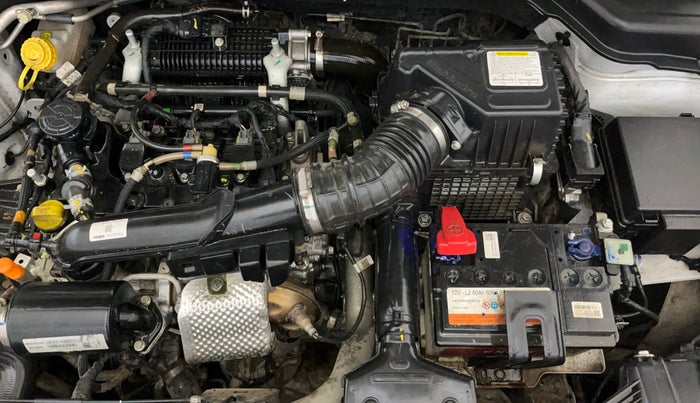 2023 Mahindra XUV300 W4 1.2 PETROL, Petrol, Manual, 35,728 km, Engine View - Left