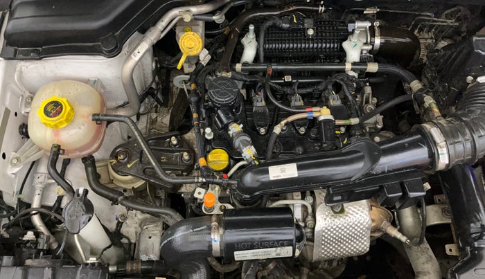 2023 Mahindra XUV300 W4 1.2 PETROL, Petrol, Manual, 35,728 km, Engine View - Right