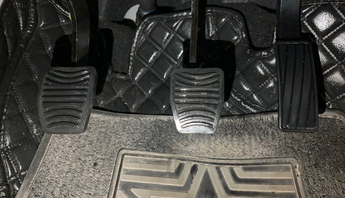 2023 Mahindra XUV300 W4 1.2 PETROL, Petrol, Manual, 35,728 km, Pedals