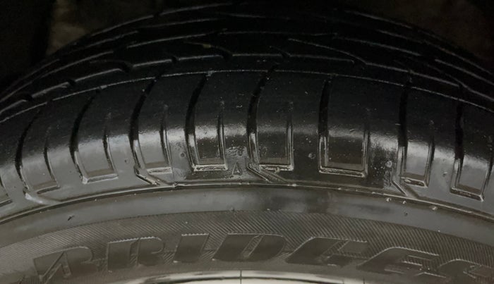 2023 Mahindra XUV300 W4 1.2 PETROL, Petrol, Manual, 35,728 km, Left Front Tyre Tread