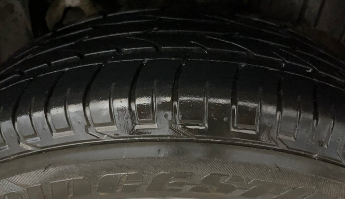 2023 Mahindra XUV300 W4 1.2 PETROL, Petrol, Manual, 35,728 km, Left Rear Tyre Tread