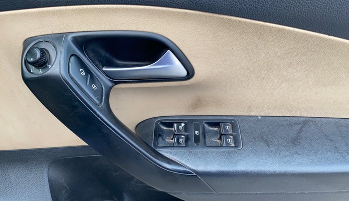 2015 Volkswagen Polo HIGHLINE1.2L, Petrol, Manual, 95,865 km, Driver Side Door Panels Control