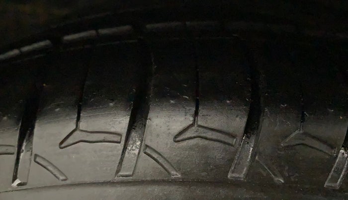 2020 Ford Figo Aspire TITANIUM PLUS 1.5 DIESEL, Diesel, Manual, 36,923 km, Right Front Tyre Tread