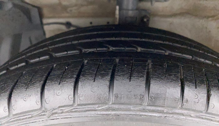 2021 Maruti Ciaz ALPHA  AT 1.5 SHVS PETROL, Petrol, Automatic, 31,708 km, Left Front Tyre Tread